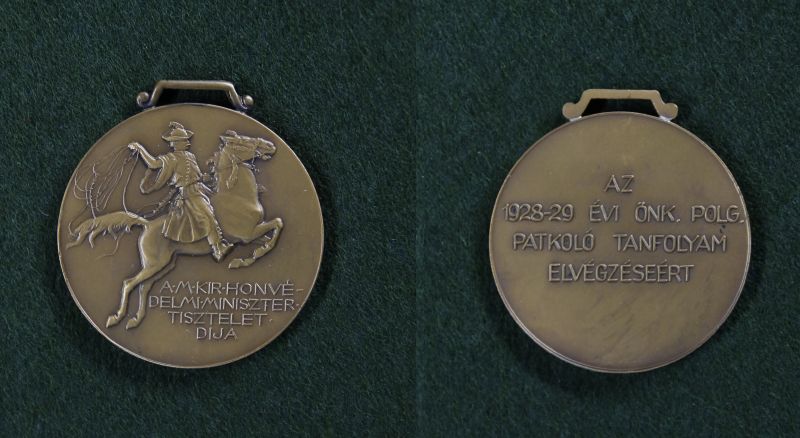 Ismeretlen alkotó () - Magyar Királyi Honvédelmi miniszter tisztelet díja az 1928 – 29 évi önk. polg. patkoló tanfolyam elvégzéséért