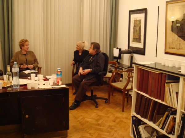 szikora-tamas-a-sajat-rajzkiallitasan-2010-